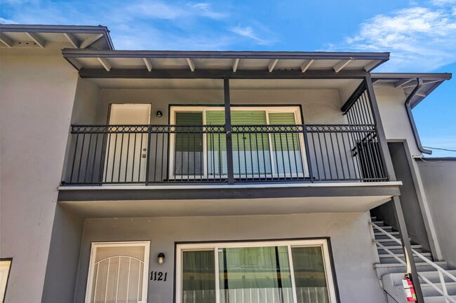 1119 N Mayfield Ave, Unit 1119