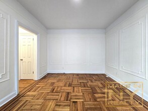 31-49-49 29th St in Queens, NY - Building Photo - Building Photo