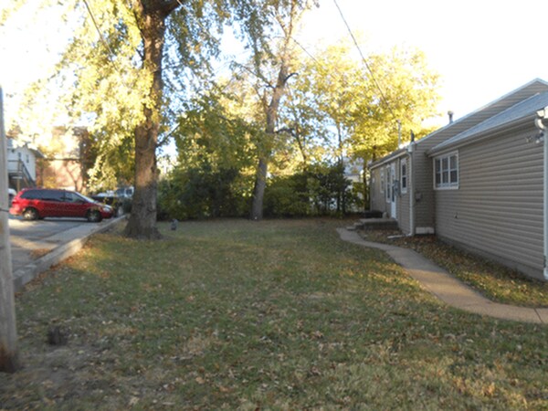 1840 Hunting Avenue in Manhattan, KS - Foto de edificio - Building Photo