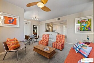930 E Palm Canyon Dr in Palm Springs, CA - Building Photo - Building Photo