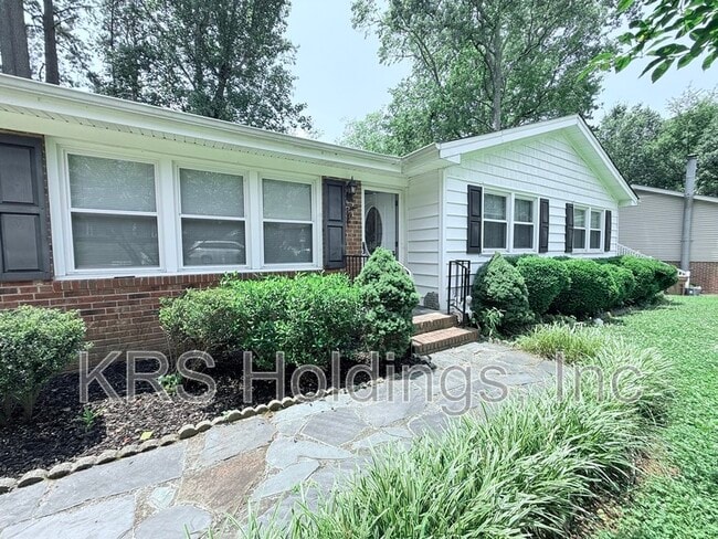 715 White Oak Dr in Cary, NC - Building Photo - Building Photo