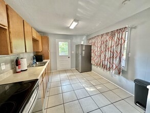 709 E 129th Ave in Tampa, FL - Foto de edificio - Building Photo