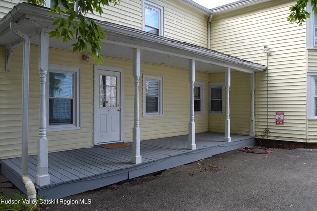 36 Ulster Ave in Saugerties, NY - Building Photo - Building Photo
