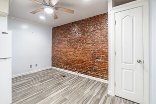 511 W Girard Ave, Unit 2R