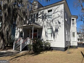 836 E Henry St in Savannah, GA - Building Photo