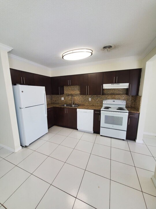 3612-3614-3614 Taylor St in Hollywood, FL - Building Photo