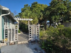 410 N Federal Hwy, Unit 2 in Lake Worth, FL - Foto de edificio - Building Photo