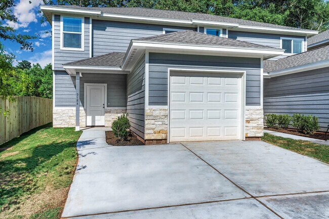 918 Shady Ln in Conroe, TX - Building Photo - Building Photo