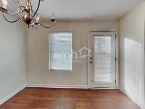 4863 Clarkstone Dr in Flowery Branch, GA - Foto de edificio - Building Photo