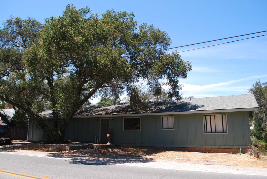 585 Tico Rd in Ojai, CA - Building Photo