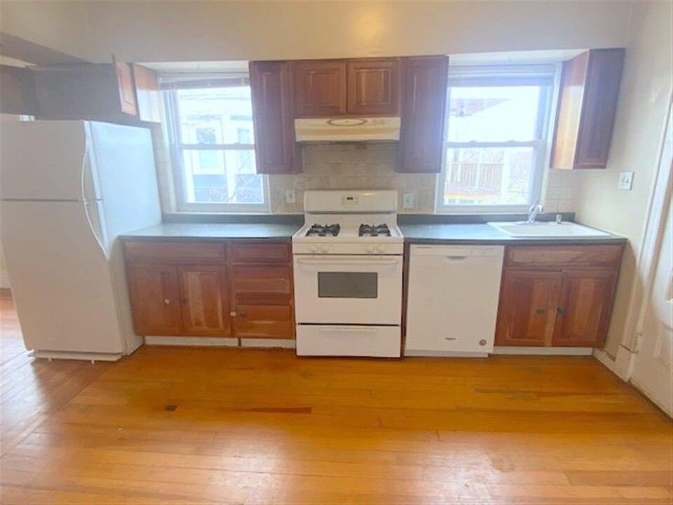 217 Harvard St, Unit 3L in Cambridge, MA - Building Photo