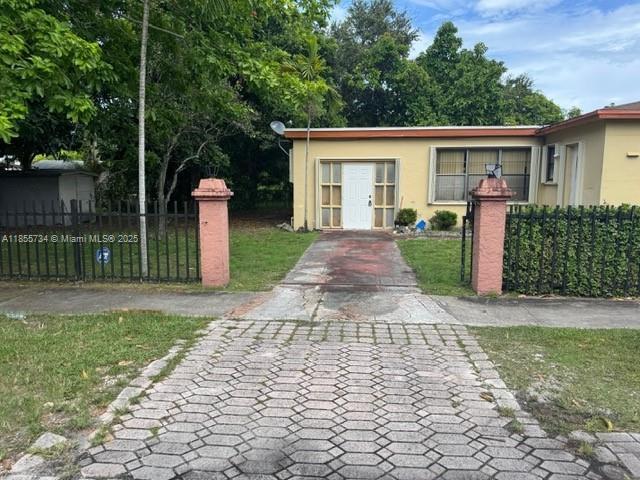 401 NE 174th St in North Miami Beach, FL - Building Photo