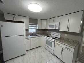 1830 48th St S in St. Petersburg, FL - Foto de edificio - Building Photo