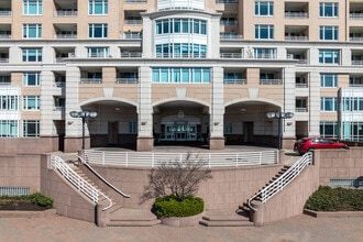Harborview Towers in Baltimore, MD - Building Photo - Building Photo