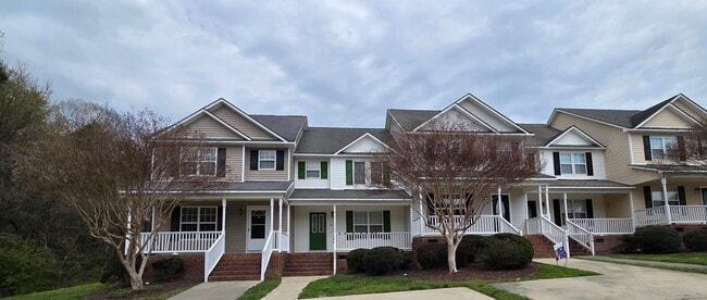 210 Wimbledon Ct in Clayton, NC - Foto de edificio - Building Photo