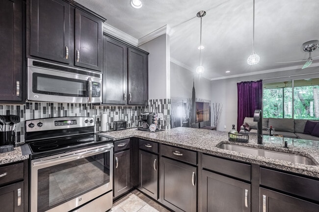 8303 Pine River Rd in Tampa, FL - Building Photo - Building Photo