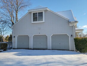 1110 Persimmon Dr in Lancaster, PA - Foto de edificio - Building Photo