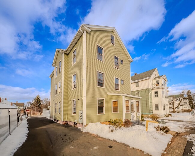 422 Allen St, Unit 3 in New Britain, CT - Building Photo - Building Photo