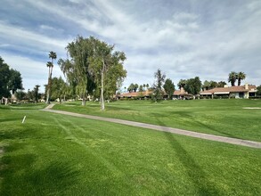 126 Castellana W in Palm Desert, CA - Foto de edificio - Building Photo