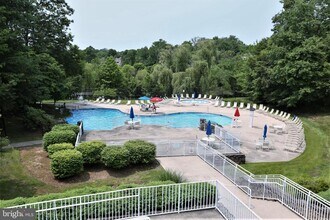 102 Wellington Park Dr in Princeton, NJ - Building Photo - Building Photo