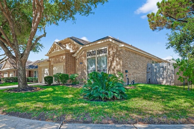 11031 Anilu Dr in Richmond, TX - Building Photo - Building Photo