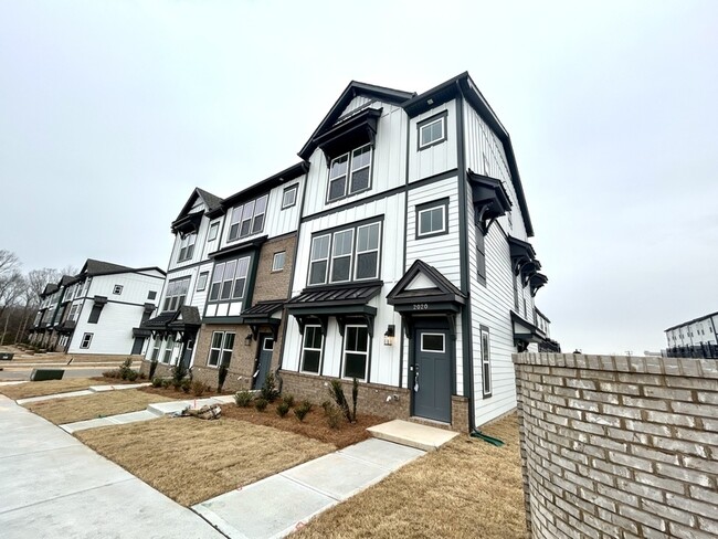 2020 Alexander Village Main Dr in Charlotte, NC - Building Photo - Building Photo