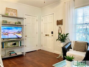 215 W Taylor St in Savannah, GA - Building Photo - Building Photo