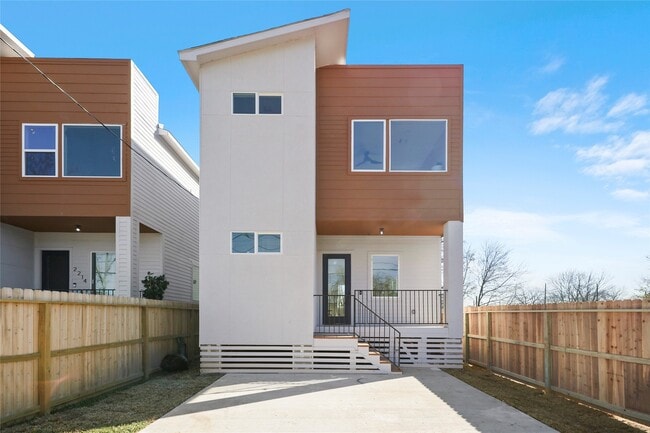 property at 2208 Des Chaumes St