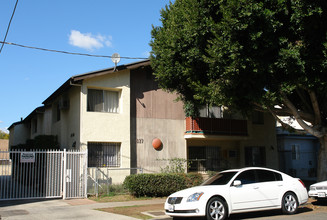 1627 N Mariposa Ave in Los Angeles, CA - Building Photo - Building Photo