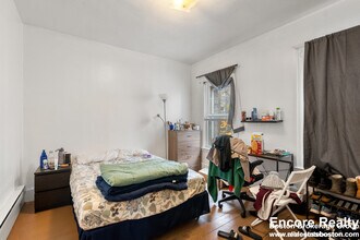78 Hillside St, Unit #3 in Boston, MA - Foto de edificio - Building Photo
