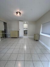 1617 NW 8th St in Miami, FL - Building Photo - Building Photo