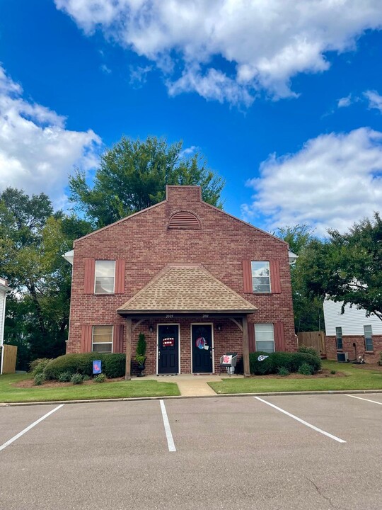 2009 Dundee Rd in Oxford, MS - Building Photo