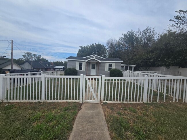 property at 920 W Farrall St