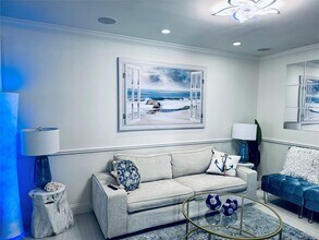 1010 NE 8th Ave in Delray Beach, FL - Foto de edificio - Building Photo