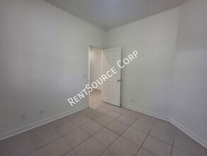 1114 Cambridge Ct in Lancaster, CA - Building Photo - Building Photo