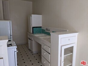 665 Cochran Ave in Los Angeles, CA - Building Photo - Building Photo