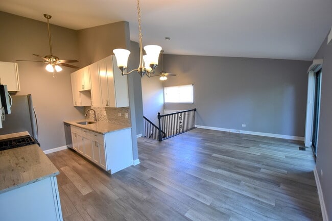 45 Salt Creek Rd in Roselle, IL - Building Photo - Building Photo