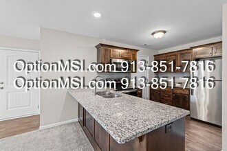 418 N Clayview Dr in Liberty, MO - Building Photo - Building Photo