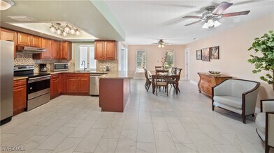 2310 SE 8th Ave in Cape Coral, FL - Building Photo - Building Photo