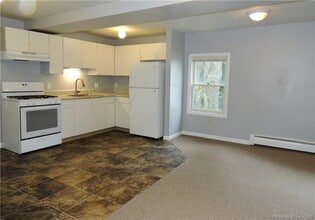 57 Talcott Ave in Vernon, CT - Foto de edificio - Building Photo