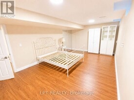 14 Hazelton Ave in Markham, ON - Building Photo