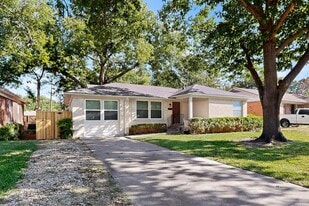 2207 Housley Dr in Dallas, TX - Building Photo