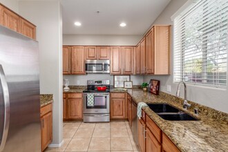 15240 N 142nd Ave in Surprise, AZ - Foto de edificio - Building Photo