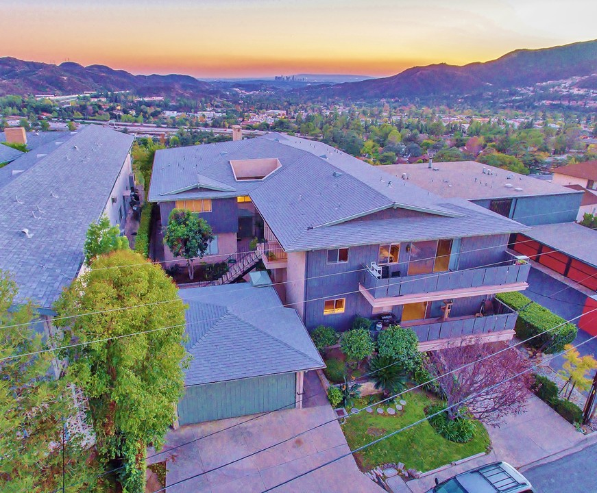 La Canada View Apartments in La Canada Flintridge, CA - Building Photo