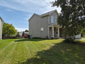2355 Shiloh Dr in Aurora, IL - Building Photo - Building Photo