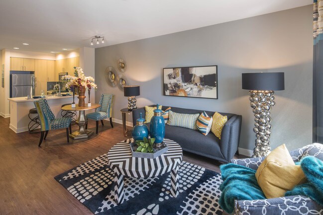 Verge in San Diego, CA - Building Photo - Building Photo