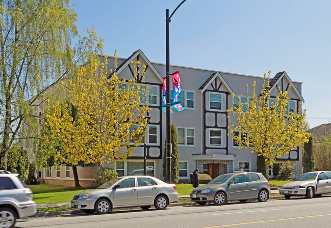 Dover Manor in Vancouver, BC - Building Photo - Building Photo