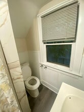 1102 Neptune Ave in Akron, OH - Foto de edificio - Building Photo