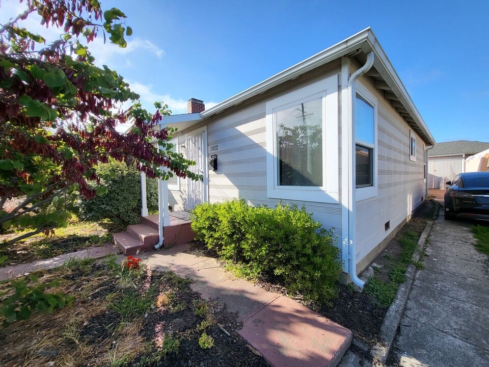 2422 Dover Ave in San Pablo, CA - Building Photo