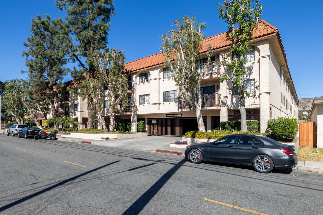 2021 Peyton in Burbank, CA - Foto de edificio